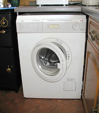 Front-loading máquina de lavar roupa.