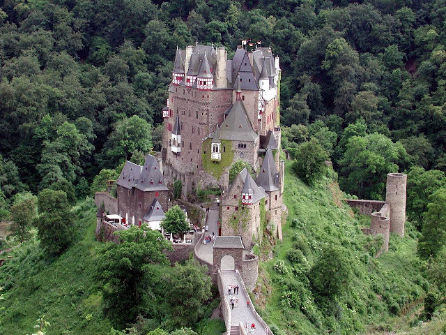 Burg Eltz é um dos castelos mais visitados