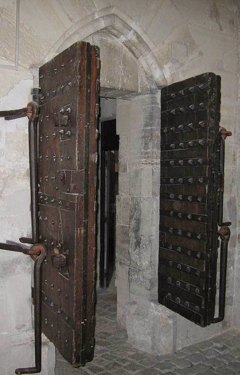 Atuais portas do donjon de Vincennes pesam 700 kg