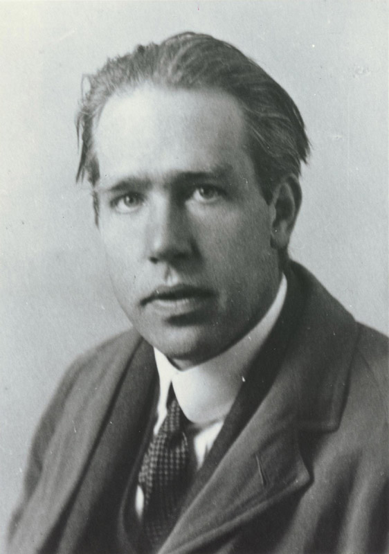 Biografia de Niels Bohr - cientista dinamarquês que apresentou o modelo de Bohr, tendo recebido o Nobel da física em 1922.