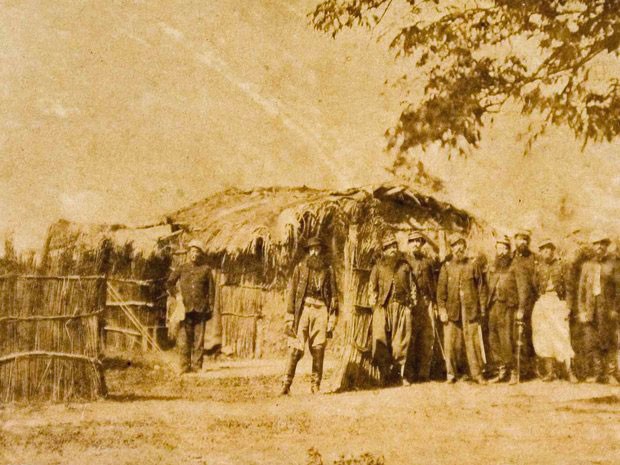 General Mitre e seus oficiais do Estado-Maior durante a Guerra do Paraguai  (Foto: Reprodução/Fundação Biblioteca Nacional)