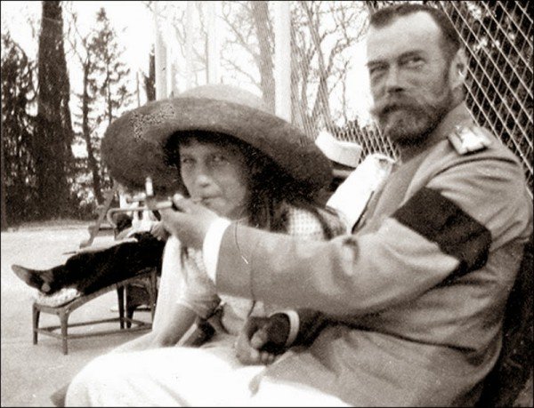 fotos raras: czar nicoláu II com sua filha anastasia.