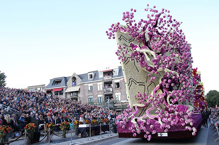 Esculturas Gigantes De Flores