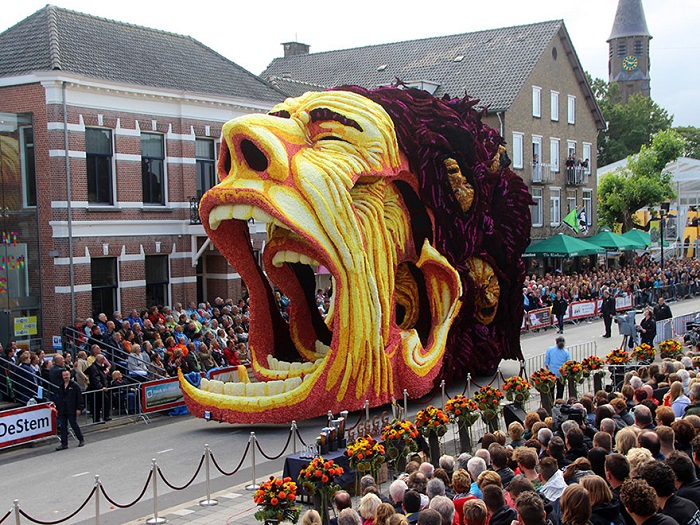 Esculturas Gigantes De Flores