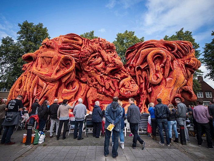 Esculturas Gigantes De Flores