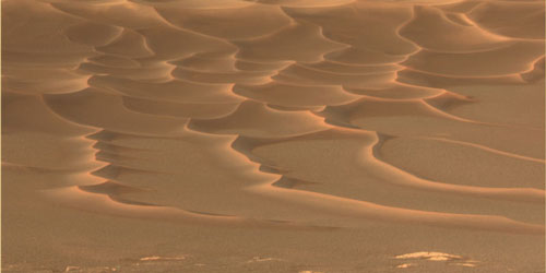 Uma paisagem de dunas, no planeta Marte, o planeta vermelho