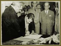 João Goulart ao centro durante sua posse como ministro do Trabalho do governo Getúlio Vargas. 17 jun. 1953.