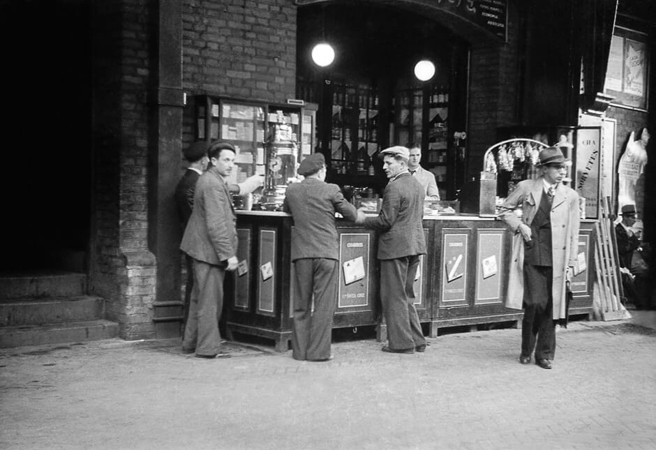 Café na Estação da Luz, São Paulo – década de 40.