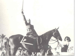 Mussolini em Trípoli. Foto de 1942.